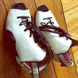 Juicy Couture open toed Heels